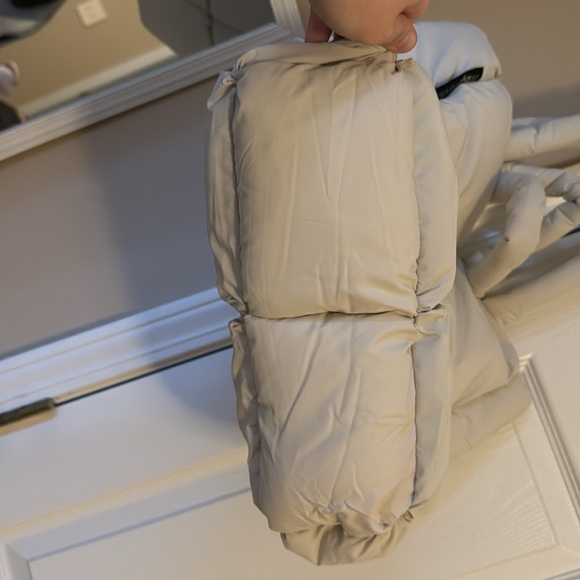 UNCG UNC Greensboro White Puffer Tote - Magnetic Clasp - Picture 5 of 8